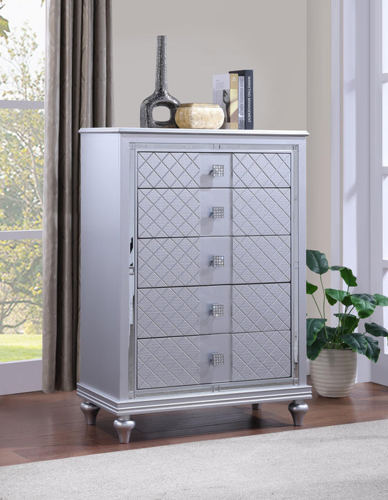 B048 Silver Chest