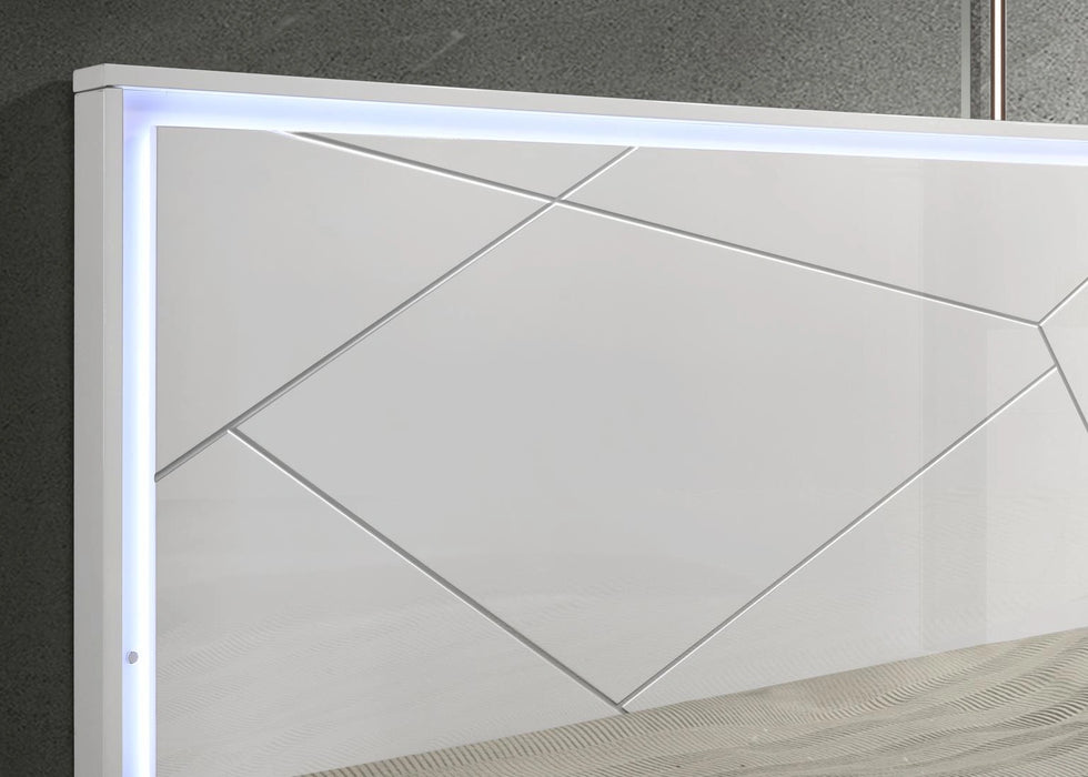White/Gray Line Dresser