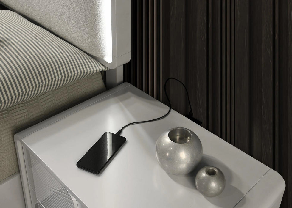 King Bed - Dresser - Mirror