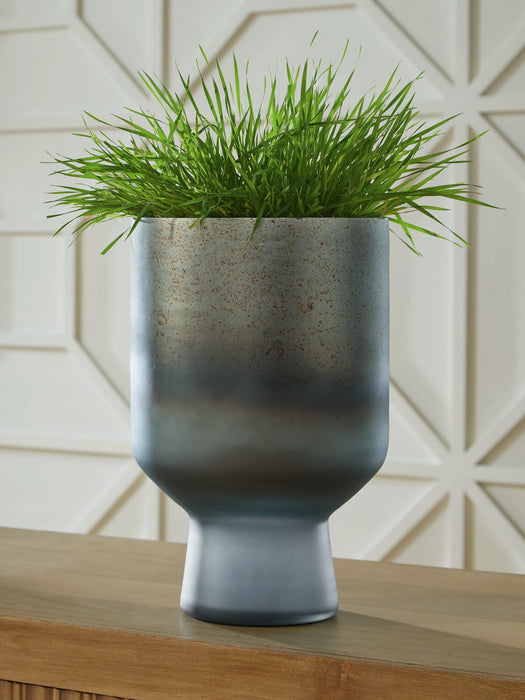Pennmore Vase - Golden Home Furniture 