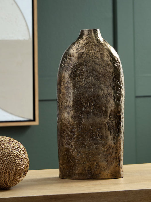 Wallmond Vase - Golden Home Furniture 