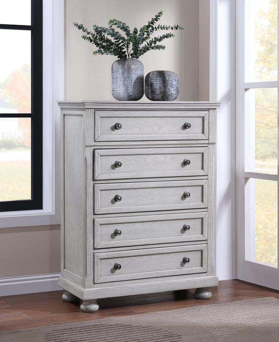 B071 White Chest