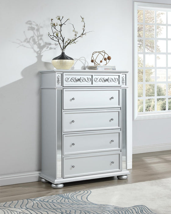 B092 Gray Chest